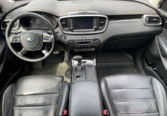 Подержанный автомобиль Kia Sorento 2018 года (10 фото)