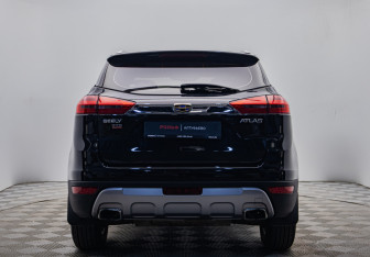 Подержанный автомобиль Geely Atlas 2018 года (4 фото)