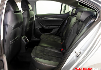 Подержанный автомобиль Skoda Octavia Liftback 2021 года (8 фото)