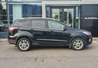 Подержанный автомобиль Ford Kuga 2017 года (4 фото)