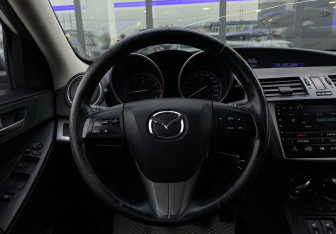 Подержанный автомобиль Mazda 3 Sedan 2012 года (14 фото)