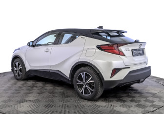 Подержанный автомобиль Toyota C-HR 2021 года (7 фото)