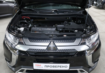 Подержанный автомобиль Mitsubishi Outlander 2019 года (9 фото)