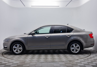 Подержанный автомобиль Skoda Octavia Liftback 2020 года (2 фото)