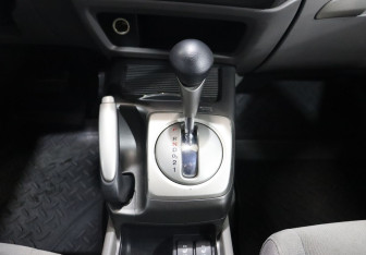 Подержанный автомобиль Honda Civic Sedan 2007 года (16 фото)