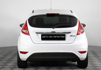Подержанный автомобиль Ford Fiesta Hatchback 2012 года (4 фото)