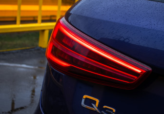 Подержанный автомобиль Audi Q3 2017 года (12 фото)