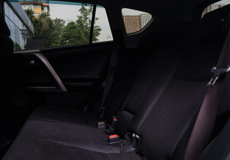 Подержанный автомобиль Toyota RAV4 2018 года (8 фото)