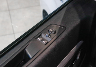 Подержанный автомобиль Peugeot Traveller 2018 года (18 фото)