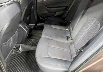 Подержанный автомобиль Hyundai Sonata 2019 года (15 фото)