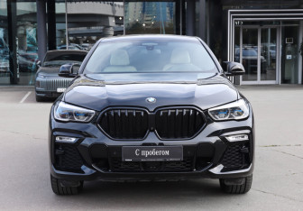 Подержанный автомобиль BMW X6 2021 года (2 фото)