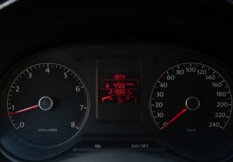 Подержанный автомобиль Volkswagen Polo Sedan 2012 года (9 фото)