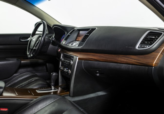Подержанный автомобиль Nissan Teana 2011 года (14 фото)