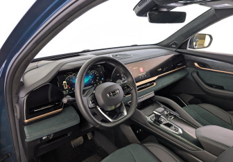 Подержанный автомобиль Geely Monjaro 2024 года (16 фото)