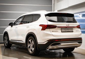 Подержанный автомобиль Hyundai Santa Fe 2022 года (6 фото)