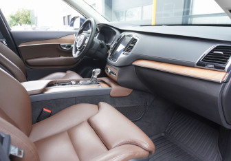Подержанный автомобиль Volvo XC90 2019 года (11 фото)