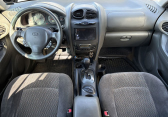 Подержанный автомобиль Hyundai Santa Fe 2001 года (10 фото)
