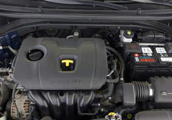 Подержанный автомобиль Hyundai Elantra Sedan 2019 года (9 фото)