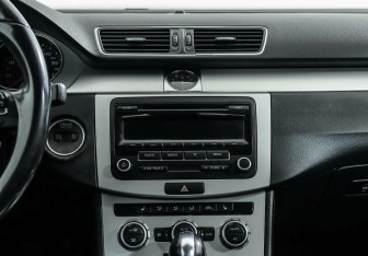 Подержанный автомобиль Volkswagen Passat Sedan 2012 года (8 фото)