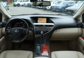 Подержанный автомобиль Lexus RX 2010 года (12 фото)