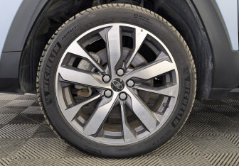 Подержанный автомобиль Москвич 3е 2023 года (12 фото)