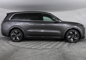 Подержанный автомобиль LiXiang L9 2024 года (4 фото)