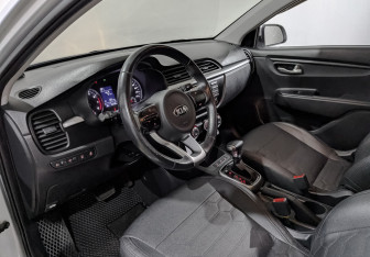 Подержанный автомобиль Kia Rio Sedan 2019 года (15 фото)