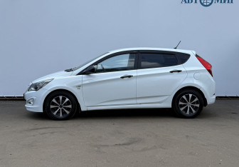Подержанный автомобиль Hyundai Solaris Hatchback 2015 года (8 фото)