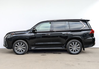 Подержанный автомобиль Lexus LX 2017 года (8 фото)
