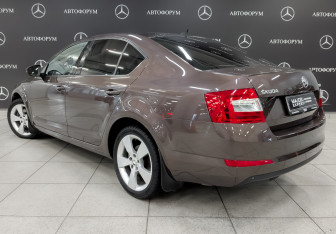 Подержанный автомобиль Skoda Octavia Liftback 2015 года (7 фото)