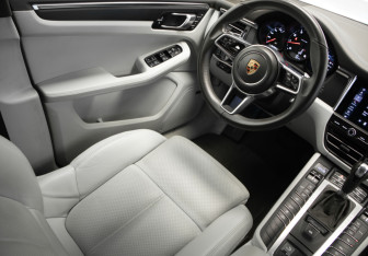 Подержанный автомобиль Porsche Macan 2020 года (17 фото)
