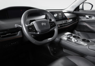 Подержанный автомобиль Changan UNI-K 2022 года (14 фото)