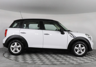 Подержанный автомобиль MINI Countryman 2016 года (4 фото)