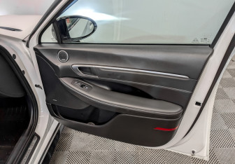 Подержанный автомобиль Hyundai Sonata 2022 года (24 фото)