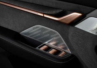 Подержанный автомобиль Zeekr 001 2023 года (24 фото)