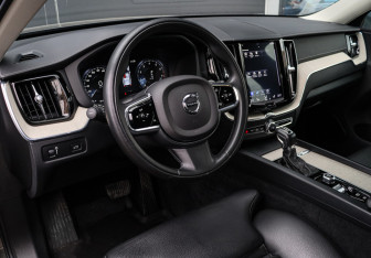 Подержанный автомобиль Volvo XC60 2019 года (14 фото)