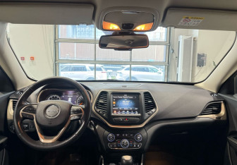 Подержанный автомобиль Jeep Cherokee 2014 года (12 фото)
