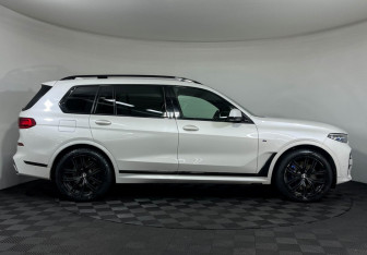 Подержанный автомобиль BMW X7 2021 года (6 фото)