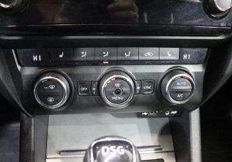 Подержанный автомобиль Skoda Octavia Liftback 2016 года (19 фото)