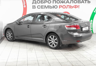 Подержанный автомобиль Toyota Avensis Sedan 2011 года (6 фото)
