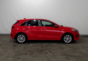 Подержанный автомобиль Kia Ceed Hatchback 2018 года (8 фото)
