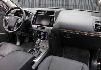 Подержанный автомобиль Toyota Land Cruiser Prado 2023 года (11 фото)