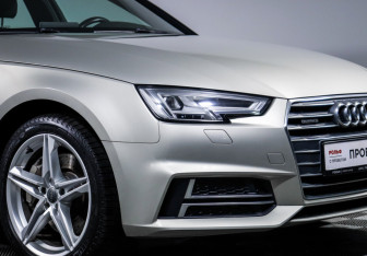 Подержанный автомобиль Audi A4 Sedan 2017 года (16 фото)