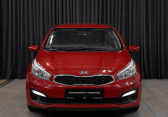 Подержанный автомобиль Kia Ceed Hatchback 2016 года (2 фото)