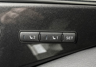 Подержанный автомобиль Infiniti Q50 2016 года (15 фото)