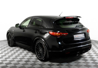 Подержанный автомобиль Infiniti QX70 2015 года (7 фото)