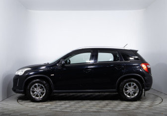 Подержанный автомобиль Citroen C4 Aircross 2012 года (8 фото)