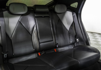 Подержанный автомобиль Changan UNI-V 2023 года (15 фото)