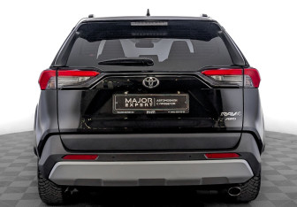 Подержанный автомобиль Toyota RAV4 2024 года (6 фото)