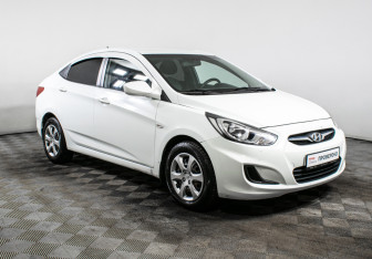 Подержанный автомобиль Hyundai Solaris Sedan 2013 года (3 фото)